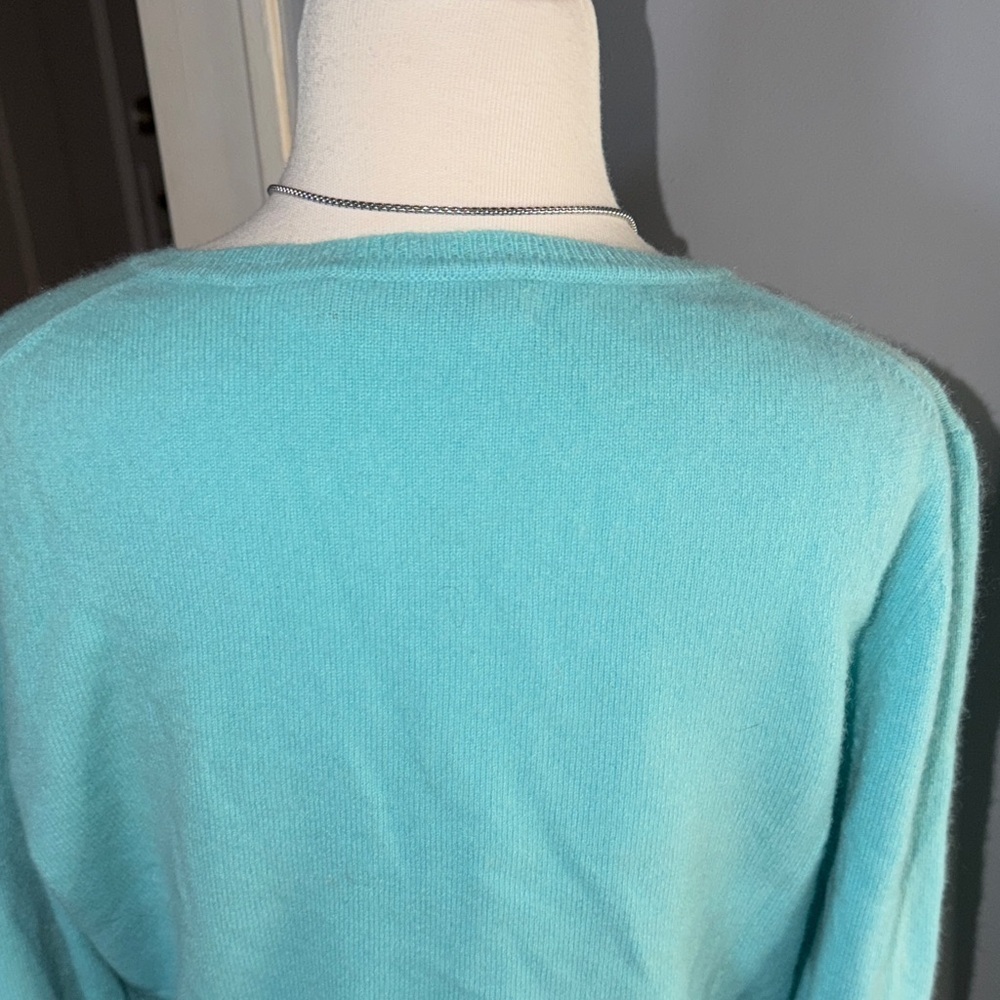Adrienne Vittadini 100% Cashmere Aqua V-Neck Sweater - Picture 6 of 7
